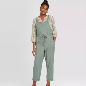 Bnwt universal thread overalls.